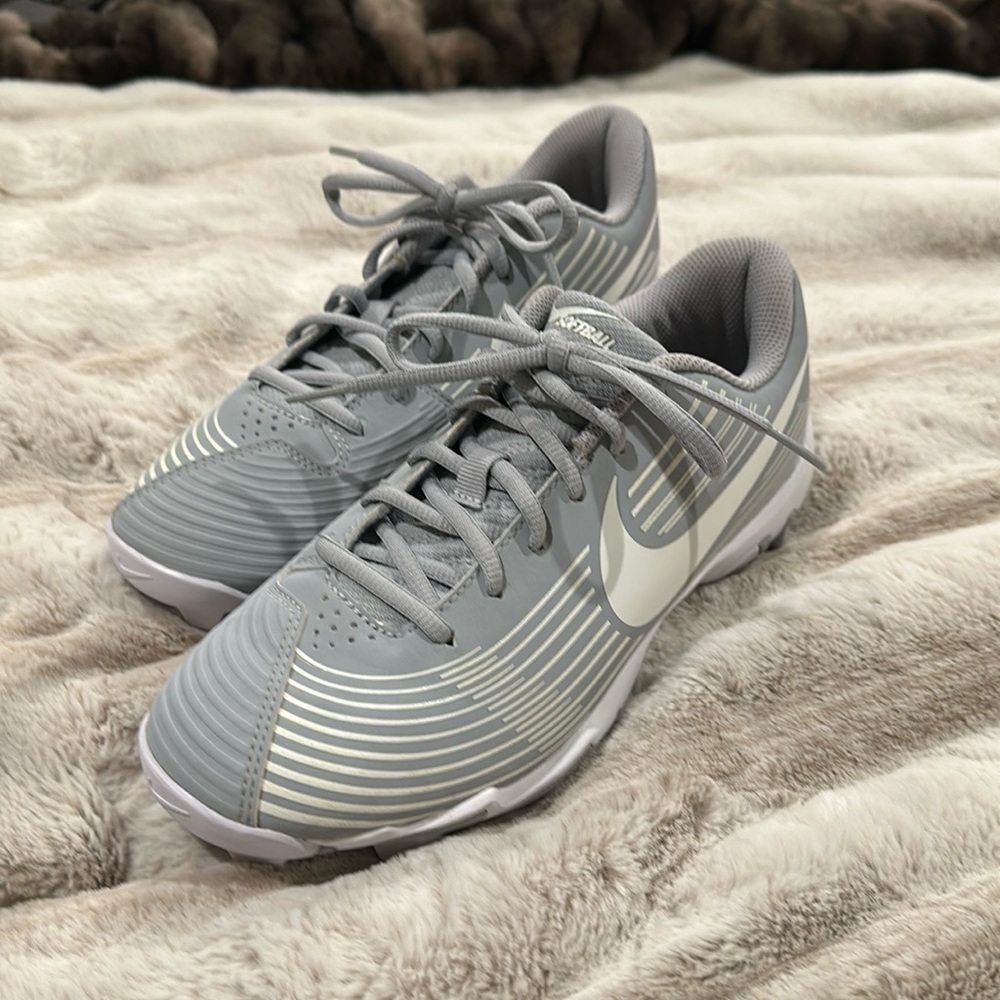 Nike gray softball cleats, size 7.5 women’s